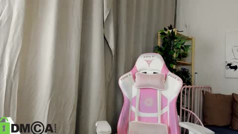 Snapshot of nicole_charm chatting on 30, 10, 2025 GMT7TueWedThSu 0300am-0900am. Sa 1000am-0400pm online show from 30, 10, 2025