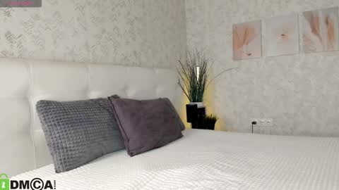 Snapshot of nicole_charm chatting on 6, 11, 2025 GMT7TueWedThSu 0300am-0900am. Sa 1000am-0400pm online show from 6, 11, 2025