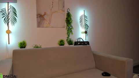 Snapshot of nicole_charm chatting on 17, 11, 2025 GMT7TueWedThSu 0300am-0900am. Sa 1000am-0400pm online show from 17, 11, 2025