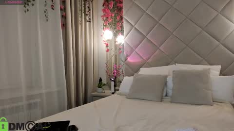 Snapshot of nicole_charm chatting on 1, 12, 2025 GMT7TueWedThSu 0300am-0900am. Sa 1000am-0400pm online show from 1, 12, 2025