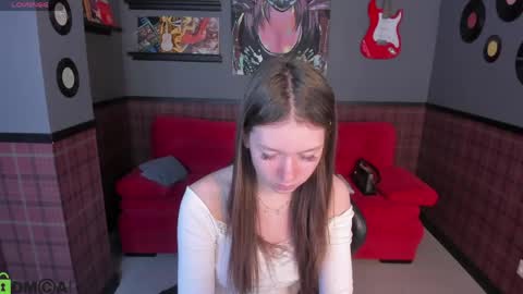 Snapshot of nicole_charm chatting on 29, 4, 2026 GMT7TueWedThSu 0300am-0900am. Sa 1000am-0400pm online show from 29, 4, 2026