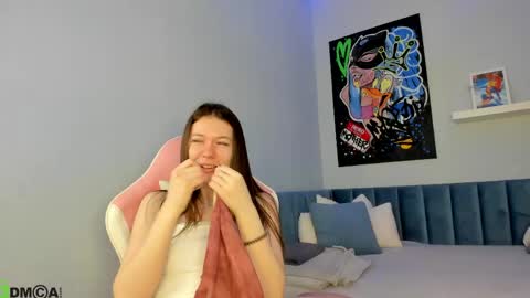 Snapshot of nicole_charm chatting on 5, 5, 2026 GMT7TueWedThSu 0300am-0900am. Sa 1000am-0400pm online show from 5, 5, 2026
