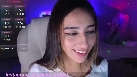 Nicole online show from 21, 9, 2025