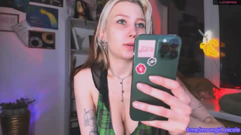 Snapshot of nicole_matt chatting on 15, 5, 2026 Nicole online show from 15, 5, 2026