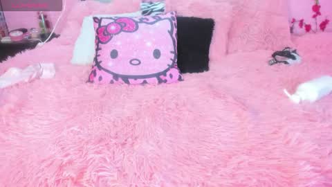 nicole_rosales online show from 18, 11, 2025