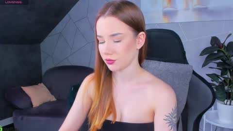 Snapshot of nicole_vasquezz chatting on 29, 5, 2026 Nicole My schedule for the week 2 GMT 9am-15pm Mo Tu Th Fr online show from 29, 5, 2026