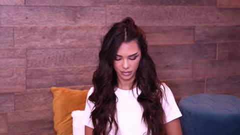 Nicole online show from 10, 10, 2025