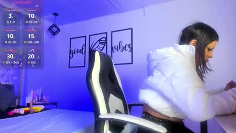 Snapshot of nicolee_millerr chatting on 13, 11, 2025 nicolee millerr online show from 13, 11, 2025