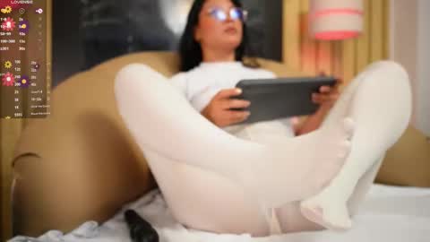 Nicol Flores  GMT-5 1530-2200  online show from 14, 12, 2025