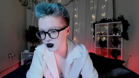 Snapshot of nicolefloret chatting on 1, 1, 2025 Nicole online show from 1, 1, 2025