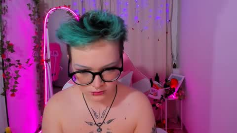 Snapshot of nicolefloret chatting on 1, 2, 2025 Nicole online show from 1, 2, 2025