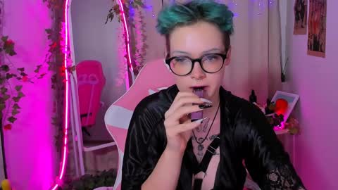 Snapshot of nicolefloret chatting on 1, 2, 2025 Nicole online show from 1, 2, 2025