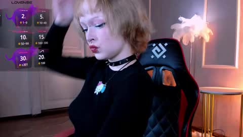 Snapshot of nicolefloret chatting on 9, 10, 2025 Nicole online show from 9, 10, 2025
