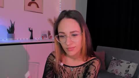 Snapshot of nicoleirisxxx chatting on 21, 9, 2025 nicoleirisxxx online show from 21, 9, 2025