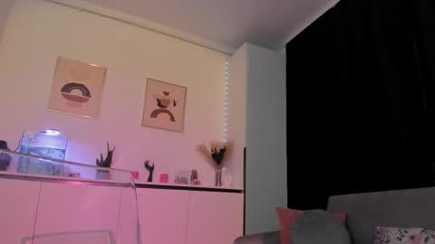 Snapshot of nicoleirisxxx chatting on 16, 10, 2025 nicoleirisxxx online show from 16, 10, 2025