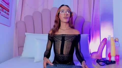 Snapshot of nicolemadrird chatting on 8, 11, 2025 nicolemadrird online show from 8, 11, 2025