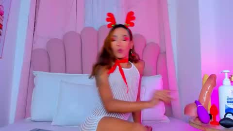 Snapshot of nicolemadrird chatting on 18, 12, 2025 nicolemadrird online show from 18, 12, 2025