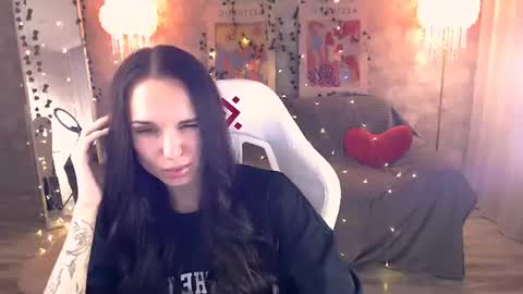 Nicole online show from 10, 6, 2026