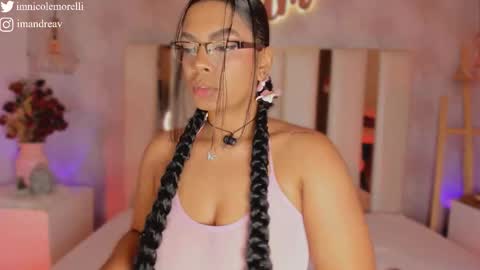 Snapshot of nicolemorelli2 chatting on 22, 9, 2025 Andrea give it a thumbs up please its important online show from 22, 9, 2025