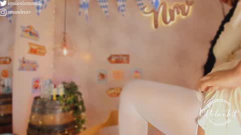 Snapshot of nicolemorelli2 chatting on 4, 10, 2025 Andrea give it a thumbs up please its important online show from 4, 10, 2025