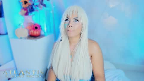 Snapshot of nicolemorelli2 chatting on 26, 10, 2025 Andrea give it a thumbs up please its important online show from 26, 10, 2025