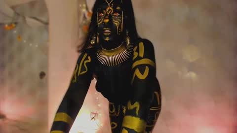 Snapshot of nicolemorelli2 chatting on 29, 10, 2025 Andrea give it a thumbs up please its important online show from 29, 10, 2025