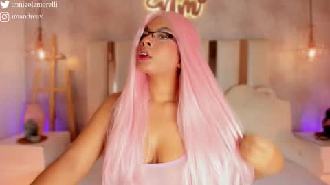 Snapshot of nicolemorelli2 chatting on 4, 11, 2025 Andrea give it a thumbs up please its important online show from 4, 11, 2025