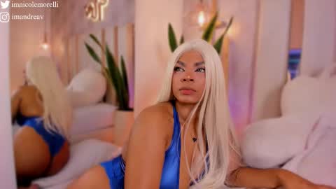 Snapshot of nicolemorelli2 chatting on 10, 11, 2025 Andrea give it a thumbs up please its important online show from 10, 11, 2025