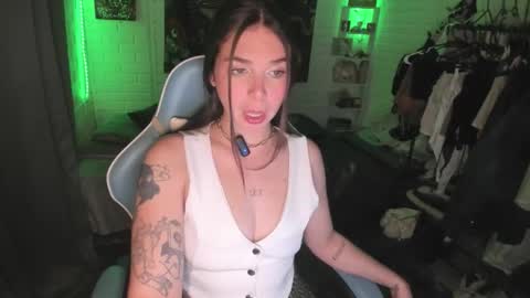 Nicol independent model online show from 11, 10, 2025