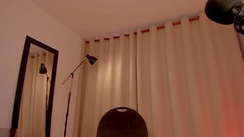 Nicol  online show from 19, 2, 2025