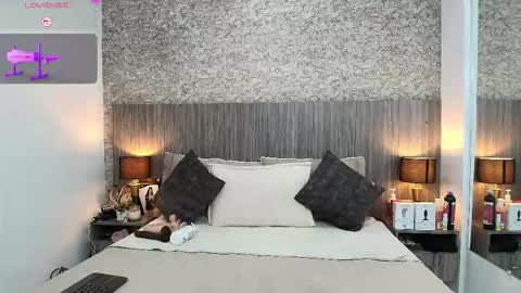 Nicolle Alvarez online show from 25, 3, 2026