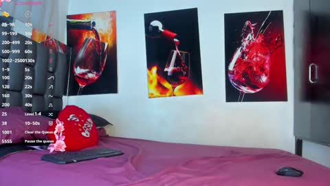 nicolle_hanks1 online show from 26, 9, 2025