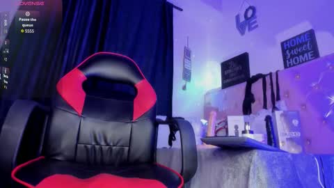 nicollee_77 online show from 5, 2, 2026