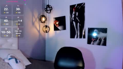 Nicolle online show from 10, 11, 2025