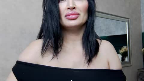 Nicolle online show from 14, 2, 2025