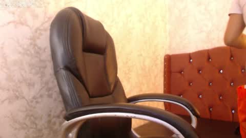 Nicolle Miley online show from 23, 1, 2025