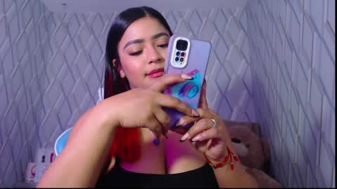 Nicolle Miley online show from 28, 1, 2025