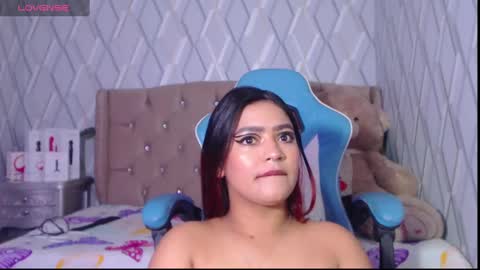 Nicolle Miley online show from 1, 2, 2025