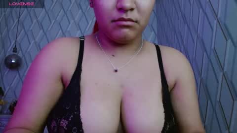 Nicolle Miley online show from 24, 2, 2025