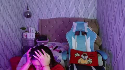 Nicolle Miley online show from 3, 3, 2025