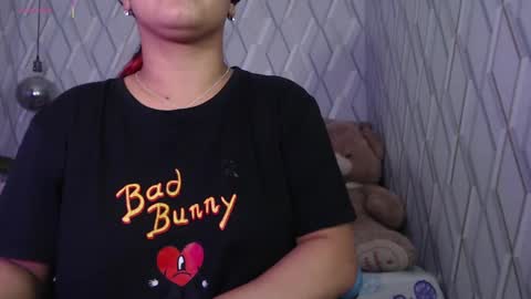 Nicolle Miley online show from 5, 3, 2025