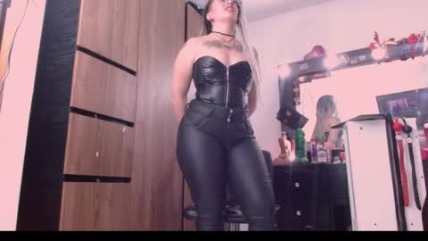 nicolmiss online show from 13, 5, 2026