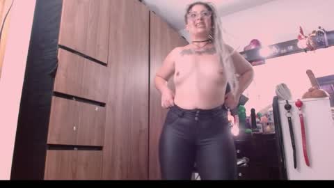 nicolmiss online show from 15, 5, 2026
