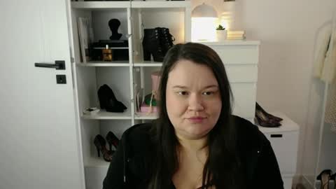 Holly online show from 9, 4, 2026