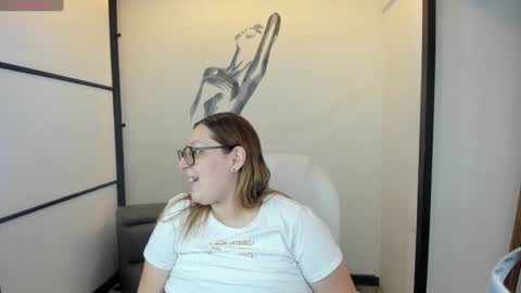 Snapshot of niickyjones chatting on 3, 2, 2025 Anni online show from 3, 2, 2025