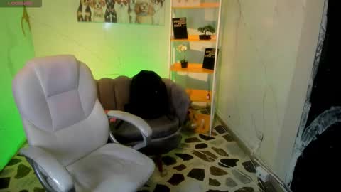 Snapshot of niickyjones chatting on 17, 10, 2025 Anni online show from 17, 10, 2025