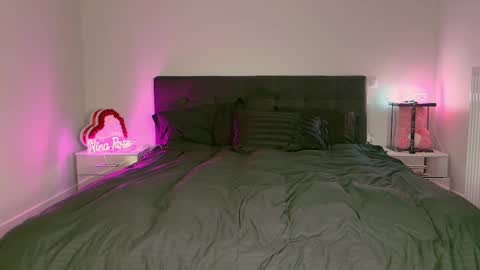 Niinarosee online show from 13, 2, 2025