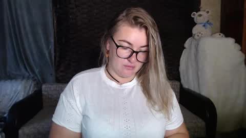 Snapshot of nikaskylink chatting on 20, 10, 2025 Nika online show from 20, 10, 2025