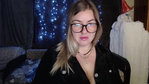 Snapshot of nikaskylink chatting on 12, 11, 2025 Nika online show from 12, 11, 2025