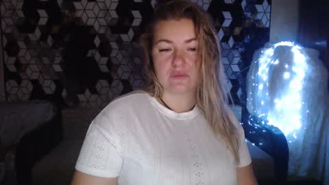 Snapshot of nikaskylink chatting on 24, 11, 2025 Nika online show from 24, 11, 2025